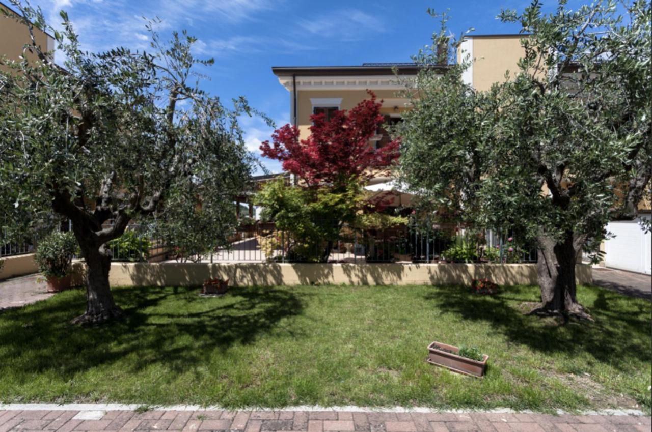 Relax In Collina Apartman Misano Adriatico Kültér fotó